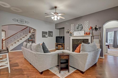 4770 Jackson Square Dr, Conroe, TX 77304-7504