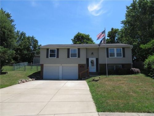 6830 Colony Ct, Derby, NY 14047-9557