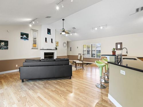 1050 31 Ave, Vero Beach FL 32960-4096 exterior