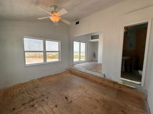 1020 Seawall Blvd, Galveston TX 77550-8153 exterior