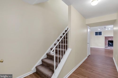 2827 Flagmaker Dr, Falls Church VA  22042-2204 exterior