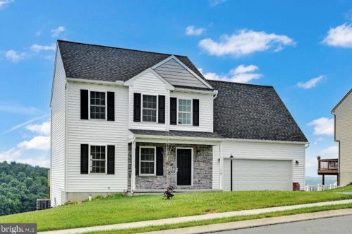 75 Ryan Ln, Mount Wolf, PA 17347-9209
