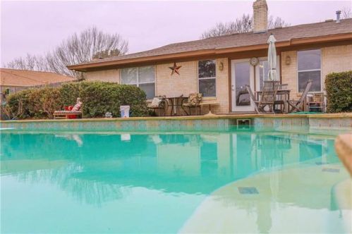 4 Brownstone Ct, Brownwood, TX 76801-6042