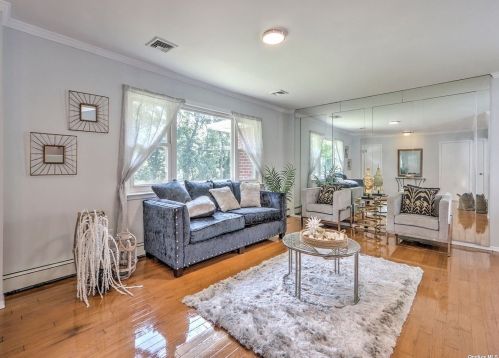 21 Arthur Ave, Bethpage, NY 11714-4823