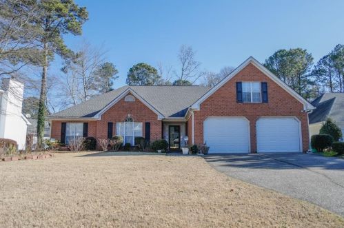 180 Glengary Ct, Fayetteville, GA 30214-7378