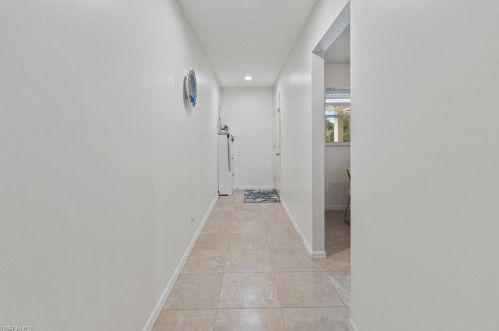 752 Landover Cir, Naples, FL 34104-7803