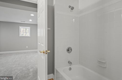 15573 Alderbrook Dr, Haymarket VA  20169-6130 exterior