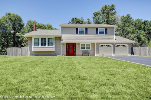 10 Longfellow Ter, Morganville NJ  07751-1411 exterior