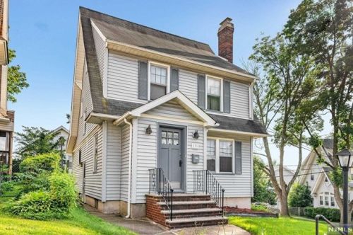 135 Church St, Nutley, NJ 07110-2212