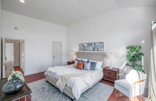 70 Livingston Terrace Dr, San Bruno CA  94066-2800 exterior