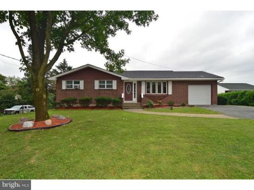 1560 Fairview Dr, Dauberville, PA 19533-9178