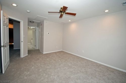 16 Springholm Dr, Berkeley Heights NJ  07922-2700 exterior