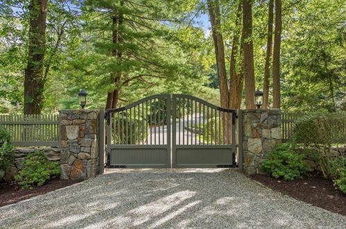 83 Trinity Pass Rd, Scotts Corners, NY 10576-1527