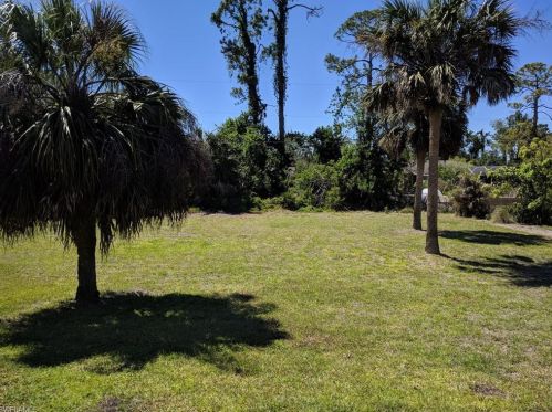 209 Lincoln Ave, Lehigh Acres FL 33936-1454 exterior