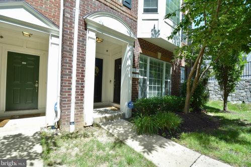 2293 Kew Gardens Dr, Woodbridge, VA 22191-6601