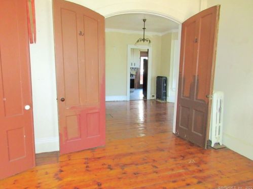 13 Manwaring St, United States Coast Guard Ac CT  06320-5619 exterior