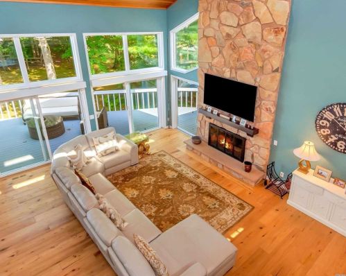 400 Windjammer Dr, Southold NY  11971-2217 exterior