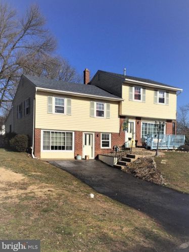 2241 Helms Mnr, Boothwyn, PA 19061-3358