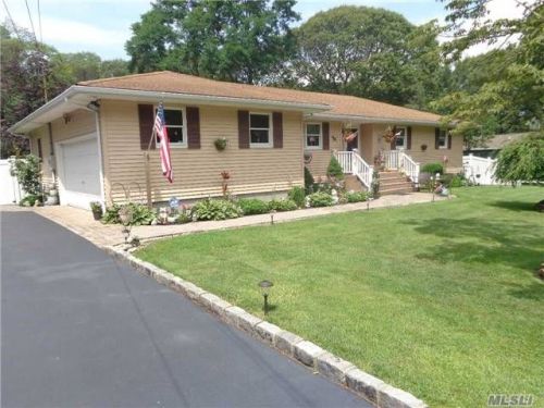 42 Joan Ave, South Setauket, NY 11720-4417