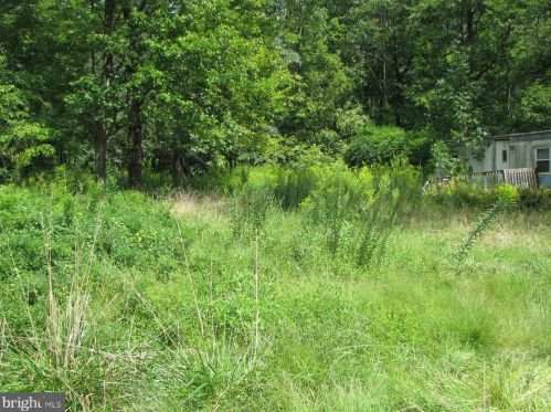 5925 Four Point Rd, Schubert, PA 19507-9685