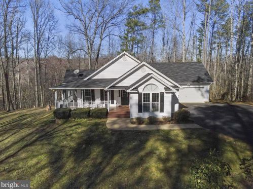 25 Countryside Dr, Fredericksburg VA  22406-4142 exterior