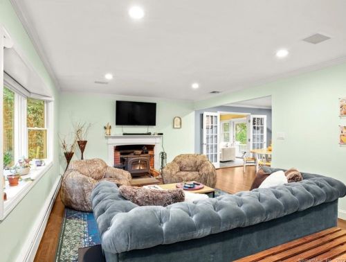 10 Pink Cloud Ct, Norwalk CT  06851-3310 exterior