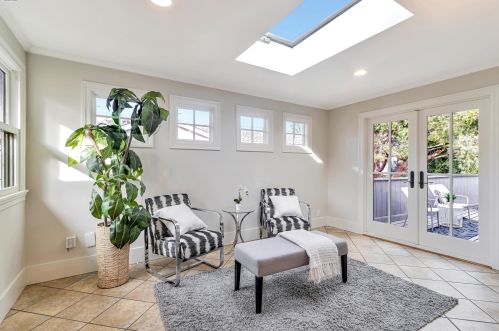 2800 Kingsland Ave, Oakland CA  94619-3325 exterior