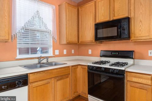 1260 Corbett Pl, Woodbridge VA  22191-1045 exterior