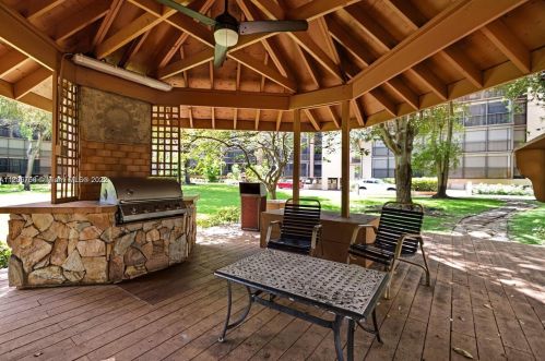 2802 46th Ave, Hollywood FL  33021-2927 exterior