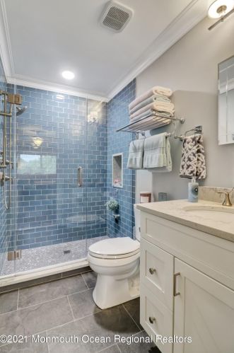 42 Dickinson Ct, Tinton Falls, NJ 07701-5401