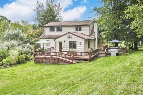 24 Newport Bridge Rd, Warwick, NY 10990-2314