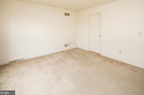 28 Periwinkle Ct, Dover DE  19904-7759 exterior