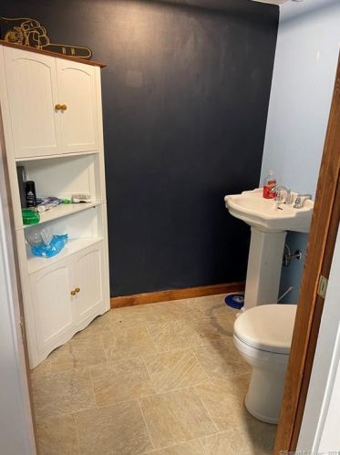 1675 Hartford Tpke, North Haven CT  06473-1246 exterior