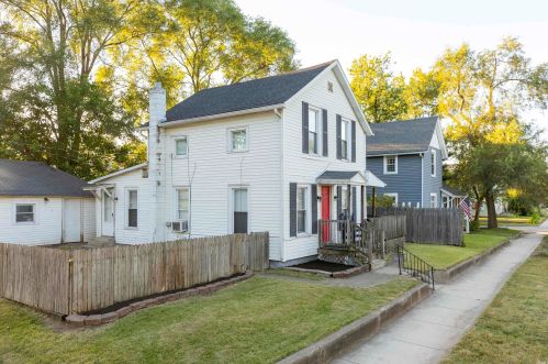 815 Liberty Dr, Mishawaka IN  46545-5905 exterior