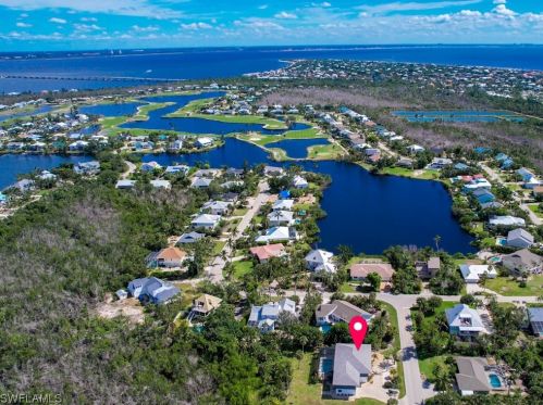 1379 Albatross Rd, Sanibel, FL 33957-3601