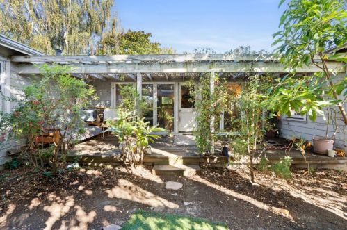 1811 Robin Whipple Way, Belmont CA  94002-1852 exterior