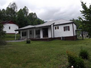176 Super Hill Dr, Keokee, VA 24265-8500