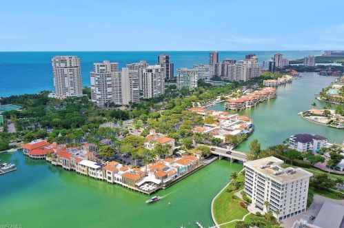 3888 Crayton Rd, Naples FL  34103-3529 exterior