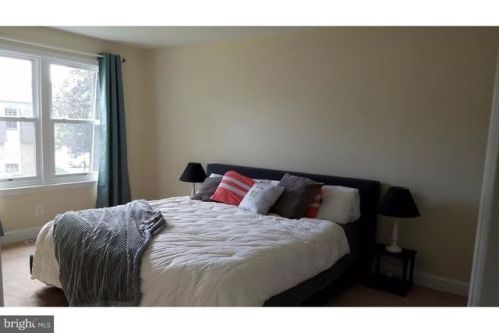 2179 Harbour Dr, Palmyra, NJ 08065-1123