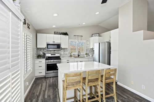 2869 Plaza Serena Dr, Rialto CA  92377-3437 exterior