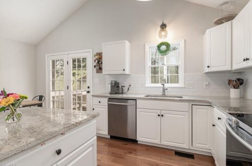 2704 Bardwell Rd, Greensboro NC  27410-8259 exterior