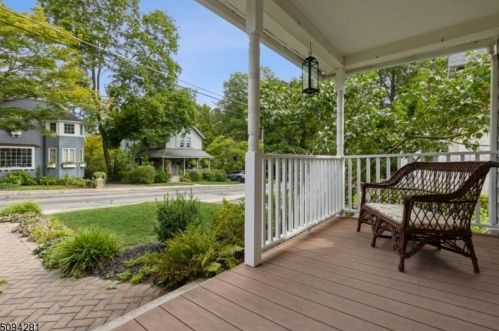 13 Ambar Pl, Bernardsville, NJ 07924-2501