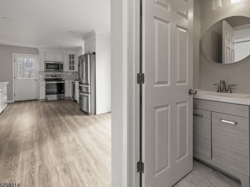 18 Berry Ln, West Milford NJ  07480-3632 exterior