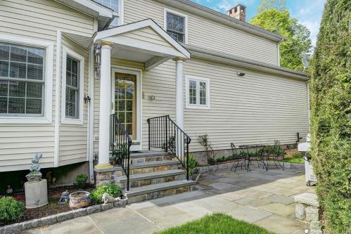 131 River St, New Canaan, CT 06840-4236