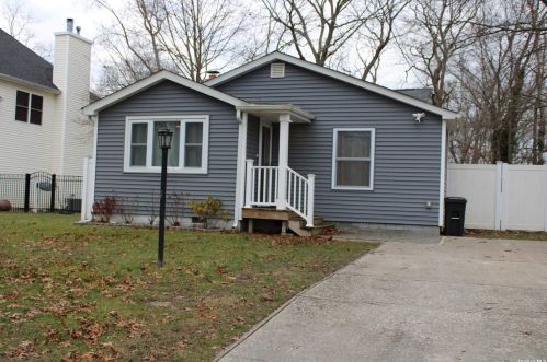 25 Rego Ave, South Setauket, NY 11720-3831
