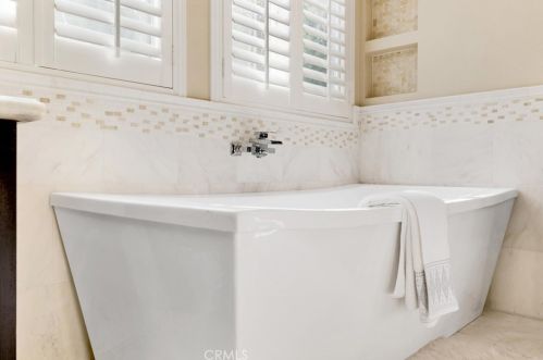 2340 Robinhood Pl, Orange CA  92867-1851 exterior