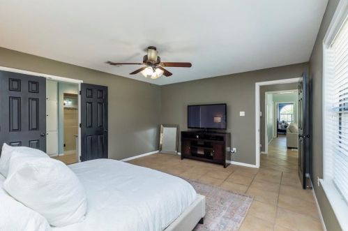 110 Pine Place St, Mont Belvieu TX  exterior