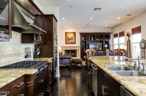 3947 Hemlock St, Oxnard CA  93035-1427 exterior