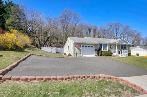 3 Peak St, Monmouth Hills NJ  07732-1821 exterior