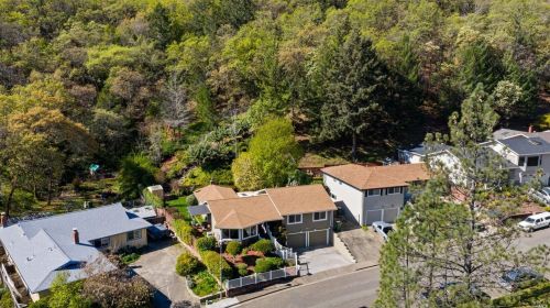 235 San Jacinta Dr, Ukiah CA  95482-5648 exterior